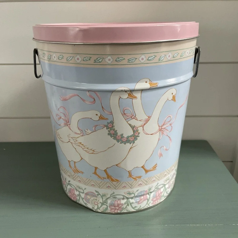 VTG  80s/90s Mother Goose Duck Metal Trash Can Bin Tin With Lid Handles Cottage